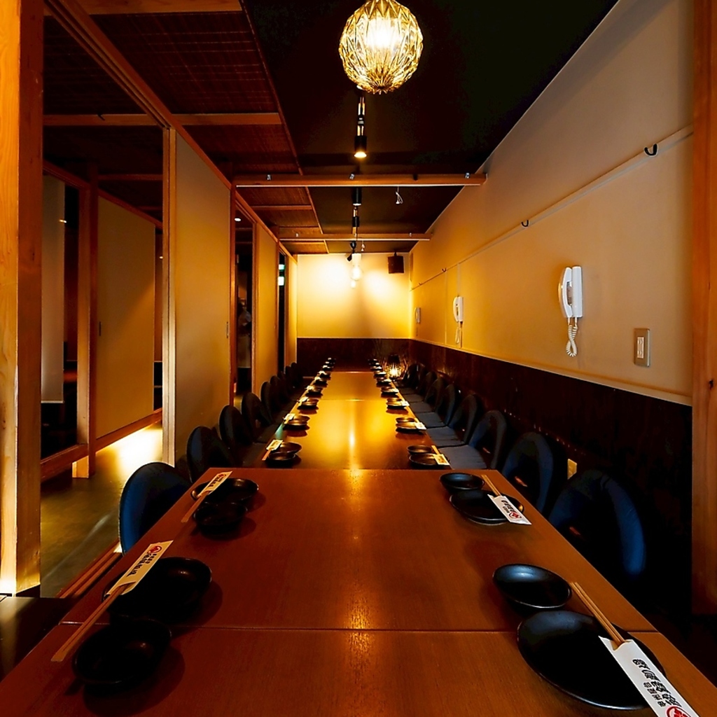 こちらは人気の4名掛けのお席となっておりますのでご希望の場合はお早めにご予約をお願いします。