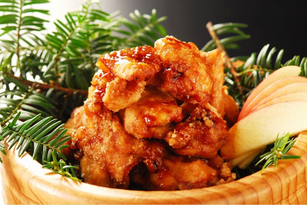 【若鶏ザンギ】発売以来、常に高いオーダー率をキープしている人気の若鶏ザンギをどうぞ！