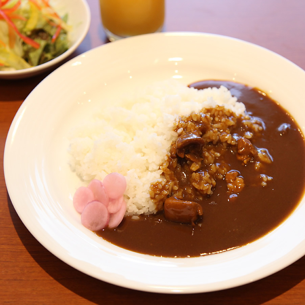 コトコト煮込んだ程よい辛さがクセになってどんどん食が進みます。