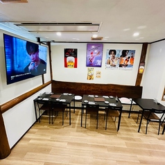 当店は４名様掛けテーブル席を６つご用意しております！女子会や会社仲間との宴会にオススメ♪飲み放題と一緒にご利用ください！