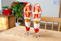 蜂蜜いちごの贅沢パフェ