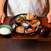 目にも楽しい、彩り豊かな和の膳