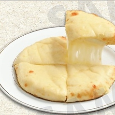 自慢のタンドール窯で焼いたナン♪