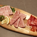 サラミと生ハム3種盛合わせ