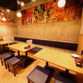 オープンフロアのテーブルは3卓ご用意しております！お席を繋げることも可能です！