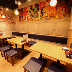 オープンフロアのテーブルは3卓ご用意しております！お席を繋げることも可能です！