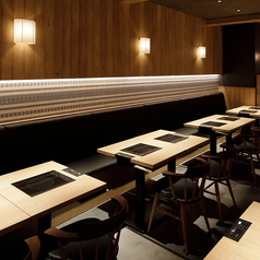 テーブル席が全部で40席あります。２名様から最大で30名様までご利用いただけます。