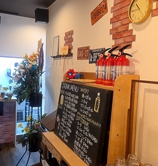 キープボトル棚吉四六、角、デュワーズ等ボトルキープできます。