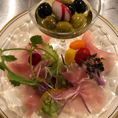 生ハムとオリーブの盛り合わせ