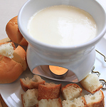 シェフ特製ベシャメルソースとチーズを合わせたオリジナルクリームフォンデュ♪濃厚でクリーミー◎