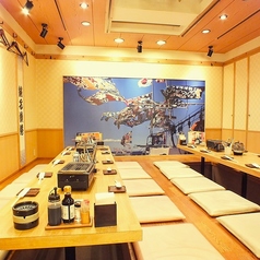 【飲み会や宴会にもおすすめ!】掘りごたつの完全個室は会社でのご宴会や女子会、ママ会、オフ会など、ワイワイ集まる中規模宴会におすすめです。また、幹事様にもお得なクーポンや2時間飲み放題付きのコースを4,000円(税込)~各種ご用意しております!単品飲み放題ももちろんございます!活気ある当店へぜひ!