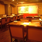 一階のテーブル席！フリーのお客さまに人気です。