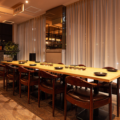 8名様のテーブル席です