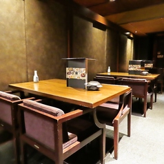 【2名様～4名様向けのテーブル席】女子会や飲み会、会社帰りのちょい飲みなど、様々なシーンにおすすめの掘りごたつ席です。土間土間ではコースメニューをはじめ、絶品の単品料理、豊富なドリンクメニューをご用意しております♪