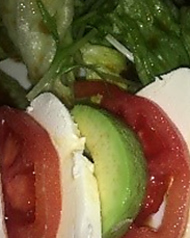 アボカドクリームチーズカプレーゼ