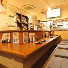 スタッフとの会話も弾み人気の掘りごたつカウンター席