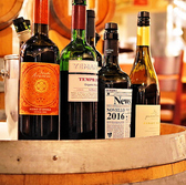 同じフロアのSEKIYAさんで購入いただいたボトルワインは持ち込み可能です。ご自身でで選びたい方には、多摩地域内で最高クラスのすご~く広いワインの選択肢が!ぜひご利用ください。(持ち込み料1本あたり1320円(税込))