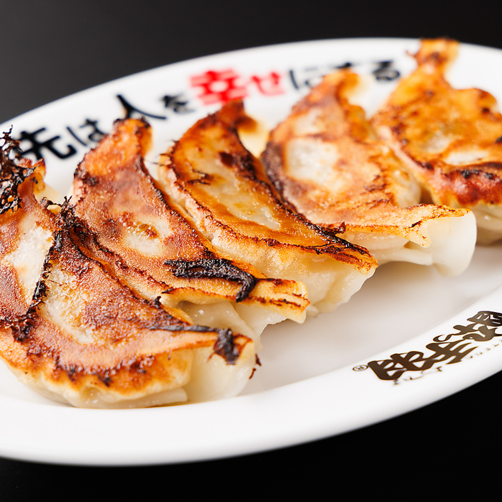 【創業から大人気】タレなしでもおいしくお召し上がりいただける、新感覚の味付き餃子☆