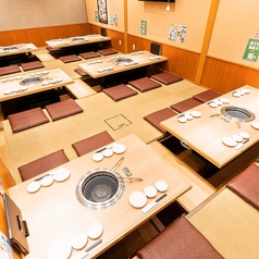 【大人数でのご宴会も承っております】同窓会や部署飲み等、用途や人数など幅広くご対応致しますので、ぜひ一度ご相談ください！最大宴会人数は48名様までOK！新船橋駅周辺で焼肉を楽しむなら是非当店へ♪大人気の掘り炬燵のお席でゆったりとご宴会をお楽しみ下さい。