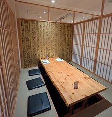 少人数~中人数ご利用可能な掘りごたつ個室もご用意しております!