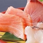 北陸と言えば鮮魚！季節ごとに厳選した新鮮なお刺身をご用意しております！