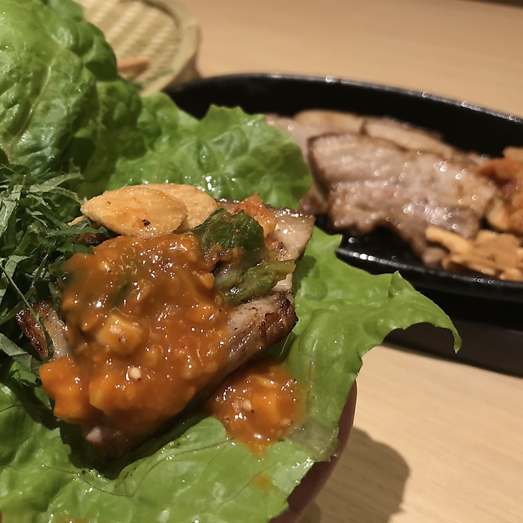 大人気の厚切りサムキョプサルを使った韓国料理が大人気◎