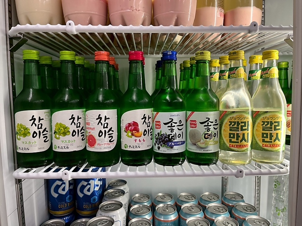 【うれしい韓国ドリンク♪】韓国定番の焼酎、チャミスルも勢揃い！お料理に合わせてお好みの味を！