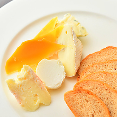 イタリア・フランス産のチーズ盛り合わせ