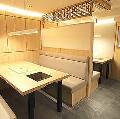 最大20名の貸切利用も承っております。ご宴会や接待、特別なお集まりなど、用途に合わせてご利用いただけます。ご希望やご相談がございましたら、お気軽にお問い合わせください。