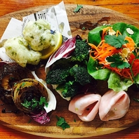 ピッツェリアならではのイタリア料理の数々