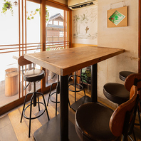 ネオン管がオシャレな肉×海鮮居酒屋