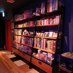 遊びつくせないほどのボードゲームやカードゲームでいっぱい！スタッフのオススメを聞いてみて！