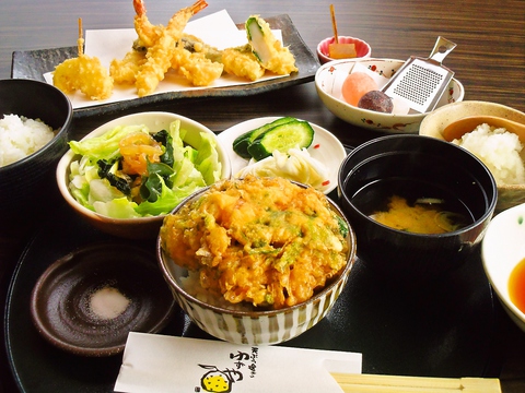 最高のタイミングで揚げた熱々サクサクの天ぷら。家族連れもゆったり過ごせる店。