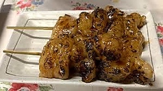 大トロホルモン串〔2本〕