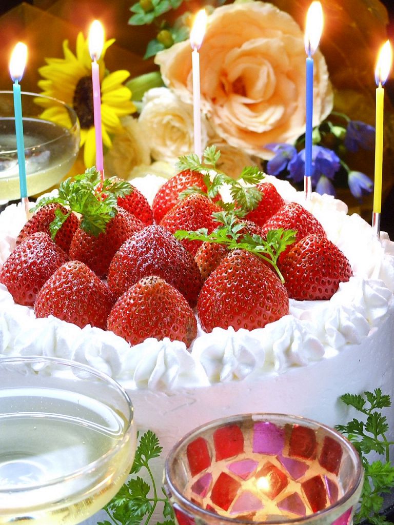 大切な仲間のお祝い♪記念日・誕生日にはホールケーキもプレゼント♪クーポンをご利用下さい!!