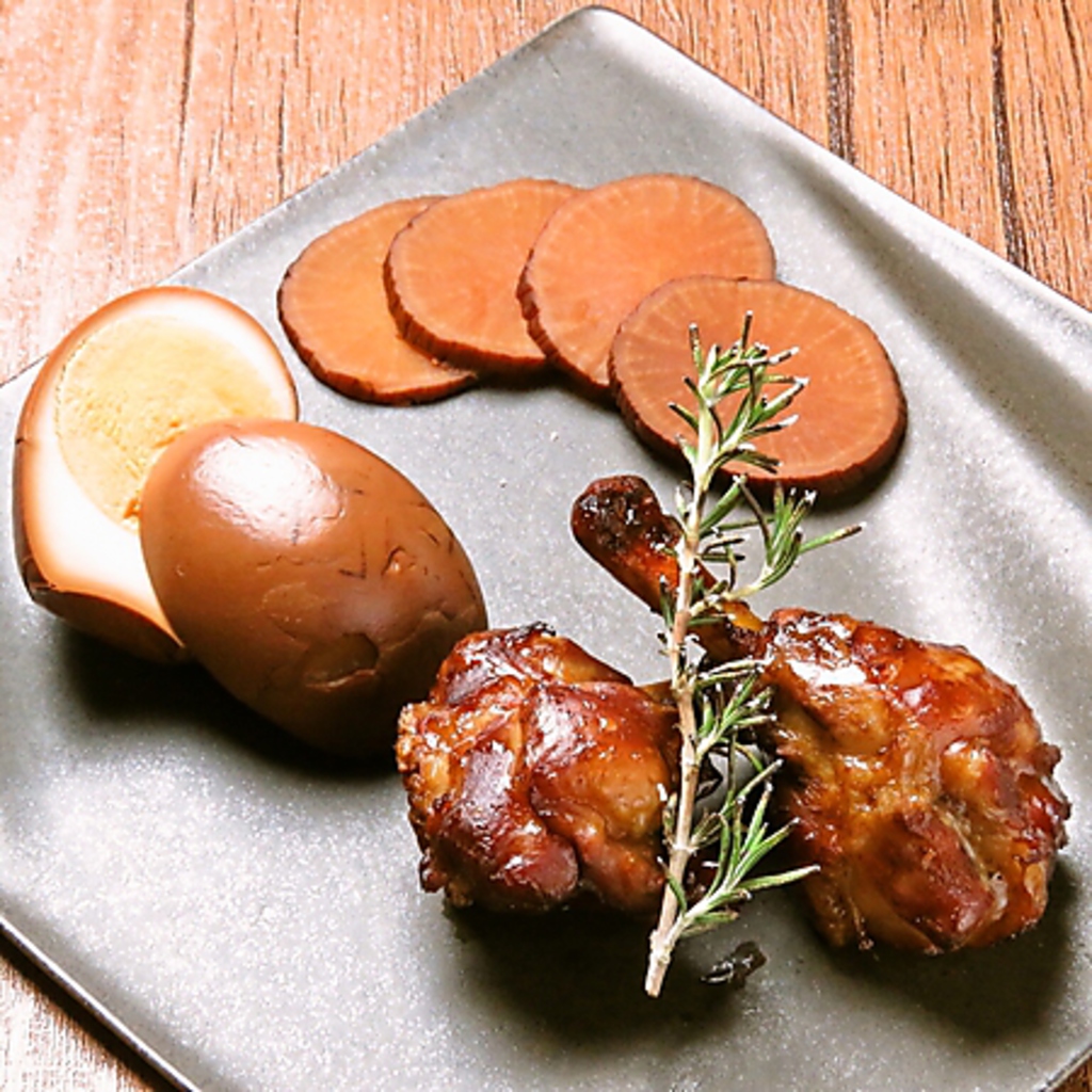 名物の燻製♪卵や牡蠣を自家製で燻しております！