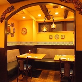 女子会や合コン・飲み会にオススメのお席をご用意しております。5～7名様までご利用可能！周囲を気にせずくつろぎながら、こだわりのワインや人気のパエリアをお楽しみください♪