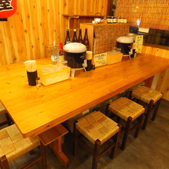 名物料理のもつ煮やもつ鍋や手打ちうどんなどをたっぷりと味わえる当店でご宴会を！お仕事仲間やご友人との飲み会や女子会など、少人数でのご利用にぴったりな席です。ごゆっくりお過ごしください。