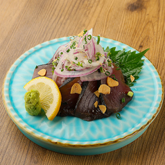 カツオの藁炙り刺し/薬味たっぷり胡麻カンパチ