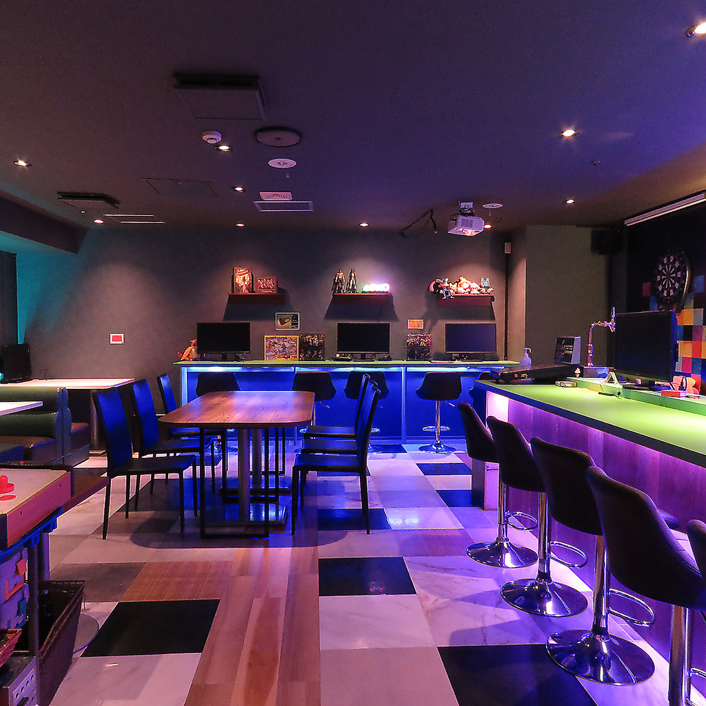 ゲーム好きに愛される店内を目指して内装にもこだわりました！雰囲気とゲームでテンションUP!