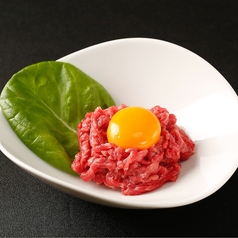 低温調理した赤身肉のユッケ