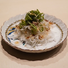 しらすと玉ねぎのサラダ