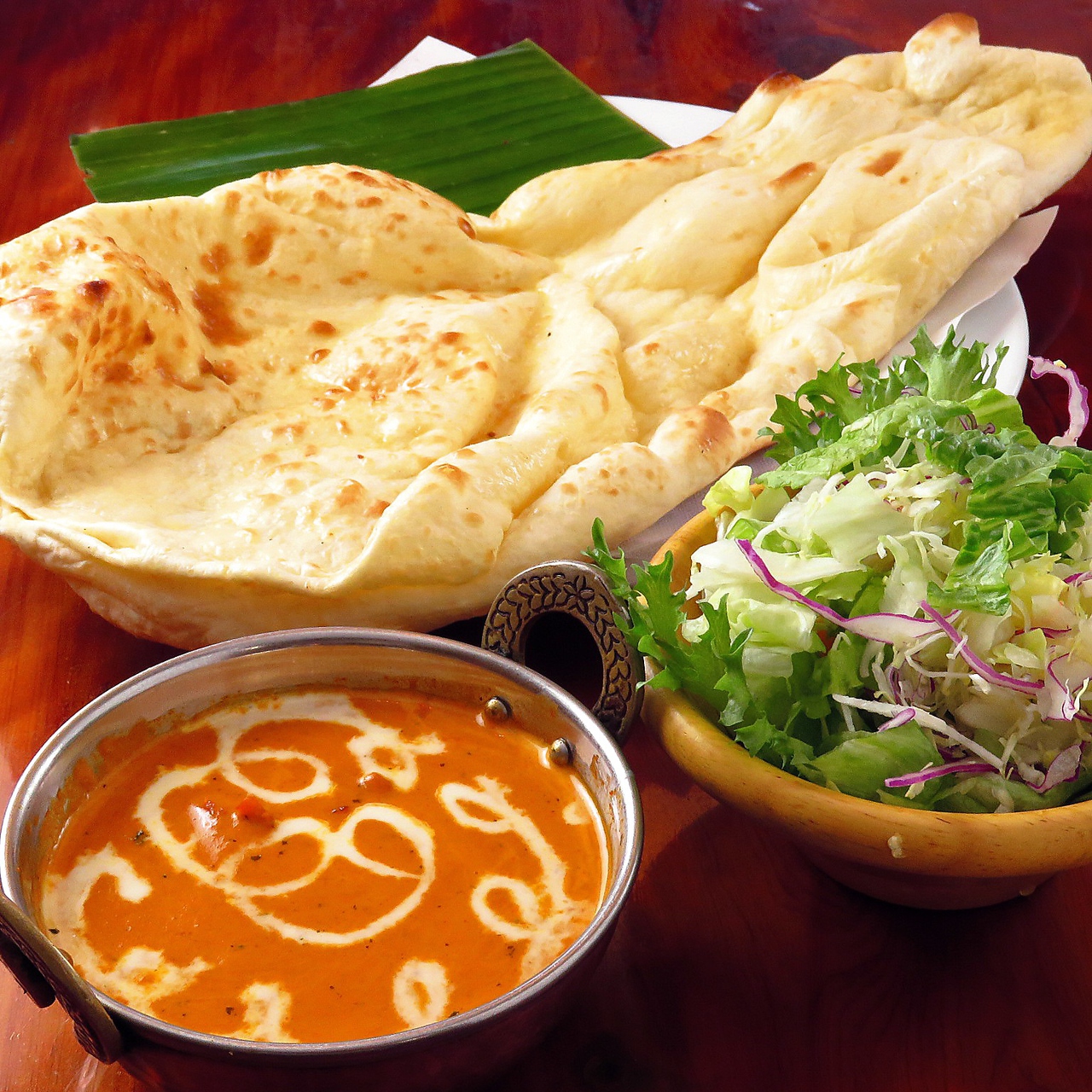 『ASIAN DINING THE MEALS』のカレーとナンのセット
