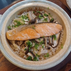 季節の土鍋ごはんの写真