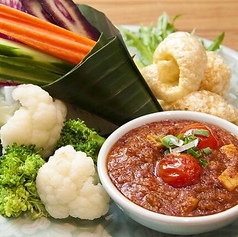 彩野菜とトマト風味の肉味噌ディップ