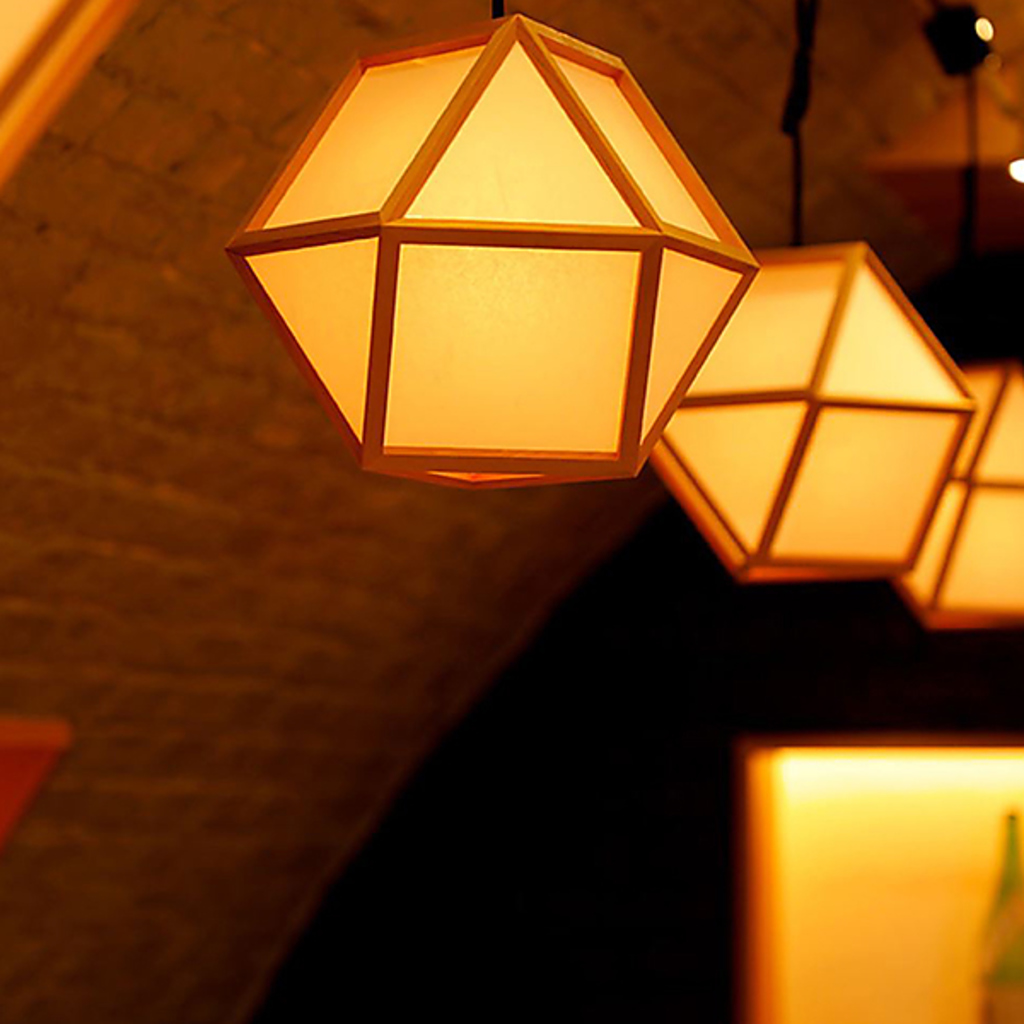 デザイナーズの内装はどこか落ち着く大人の空間