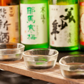 単品飲み放題を2時間2000円からご用意しております。追加料金で、生ビールや角ハイボール、日本酒なども種類豊富に取り揃えております！当店自慢の博多の鉄鍋料理を存分に楽しみながら、九州の地酒も楽しめます！博多の居酒屋でちょっと贅沢な宴会をご堪能ください♪　