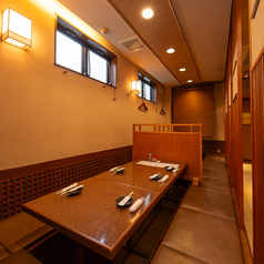 様々な人数でご利用いただける掘りごたつ席をご用意◎ゆったりとくつろげる自慢のお席です！