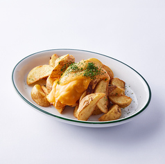 とろ～りチーズをかけたポテトフライ