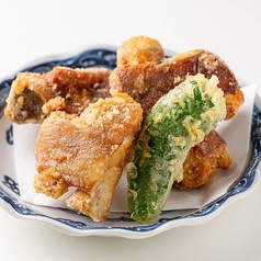 ニンニク醤油に漬け込んだ てびちの唐揚げ (1個)